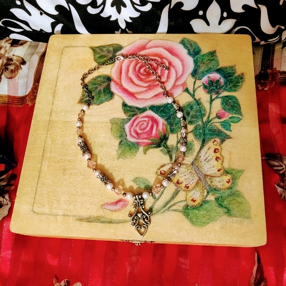 🌹 Lovely Pink and Silver Necklace 🌹 - Picture 2 of 5